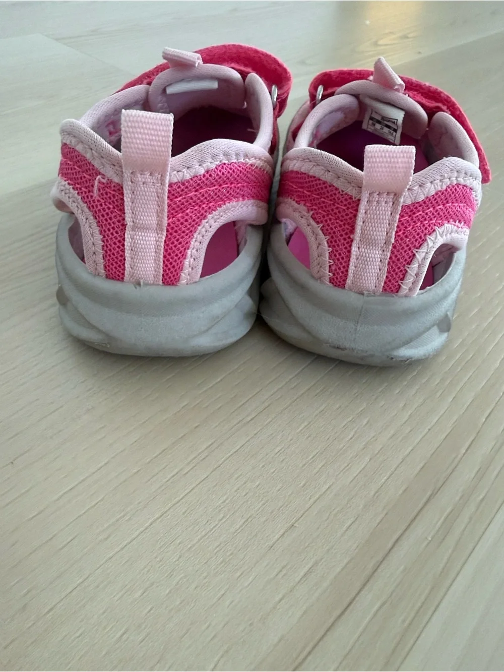 OshKosh B'gosh Light Pink and Hot Pink Closed-Toe Sandals